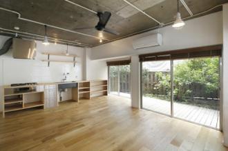 リビング,専用庭付き
