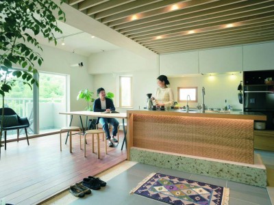 「ハンズデザイン一級建築士事務所」のマンションリノベーション（SOHO）事例「仕切らない間取りと上質な素材で豊かな住まいに」
