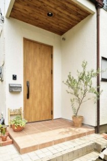 玄関、ドア、木製、自然素材。戸建、2回建、リノベーション、スタイル工房