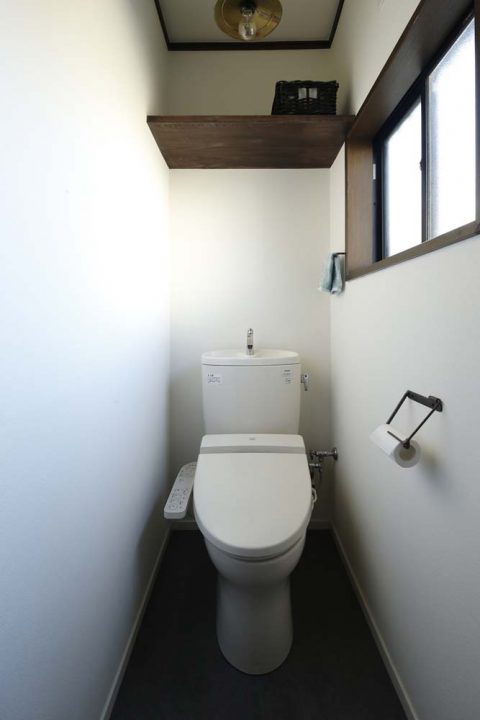 戸建リノベーション　スタイル工房　トイレ　造作棚