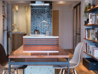 「ハンズデザイン一級建築士事務所」のマンションリノベーション事例「キッチンを家の中心に。シンプルで広がりのある家。」