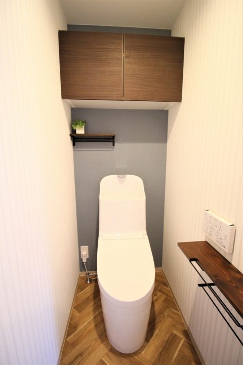 マンションリノベーション、リノベーション東京 、トイレ収納、トイレ棚、アクセントウォール