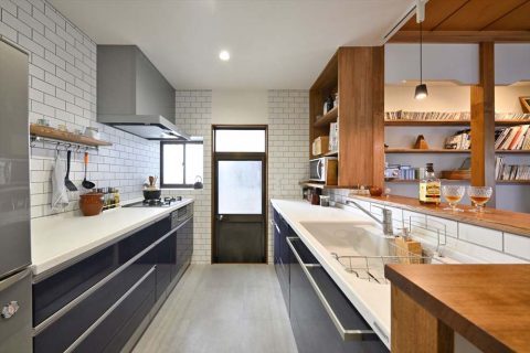 戸建リノベーション　スタイル工房　Ⅱ型キッチン　勝手口