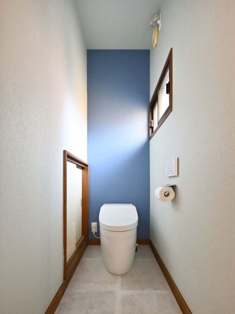 戸建リノベーション　スタイル工房　トイレ　アクセントクロス