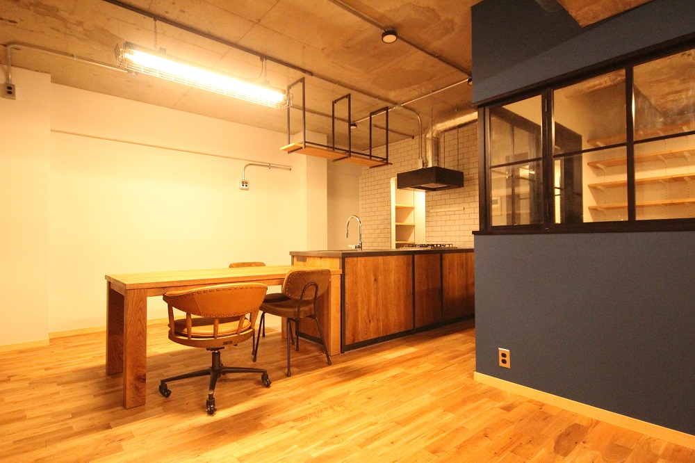 リノベーション事例「キッチンを核としてデザインされた住まい。在宅勤務にも対応した空間へリノベーション」