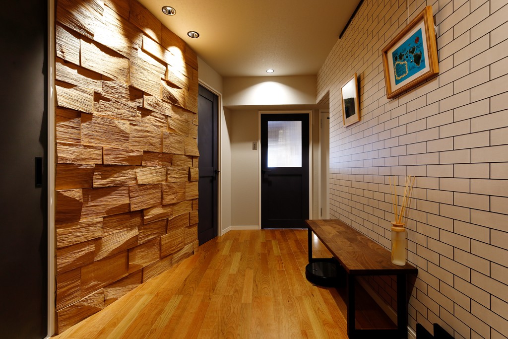 広くなったldkにワークスペースを設置 印象的な壁で個性を発揮したリノベーション マンションリノベーション事例 リノベりす