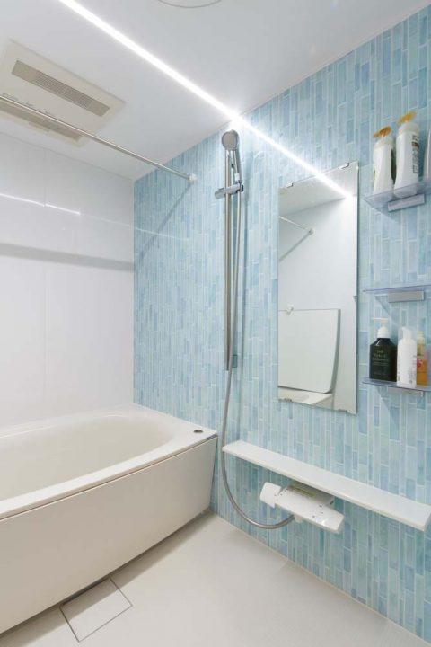 インテリックス空間設計、マンションリノベ、横浜、バスルーム、水色の壁