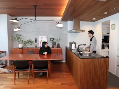 「SHUKEN Re(シュウケンアールイー)」のマンションリノベーション事例「入居2年めのフルリノベーション。北欧ヴィンテージ家具の似合う、シャープ＆シックな空間に」