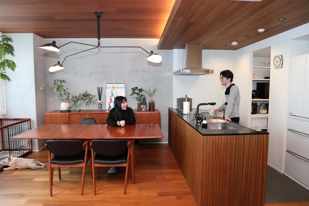 リノベーション事例「入居2年めのフルリノベーション。北欧ヴィンテージ家具の似合う、シャープ＆シックな空間に」