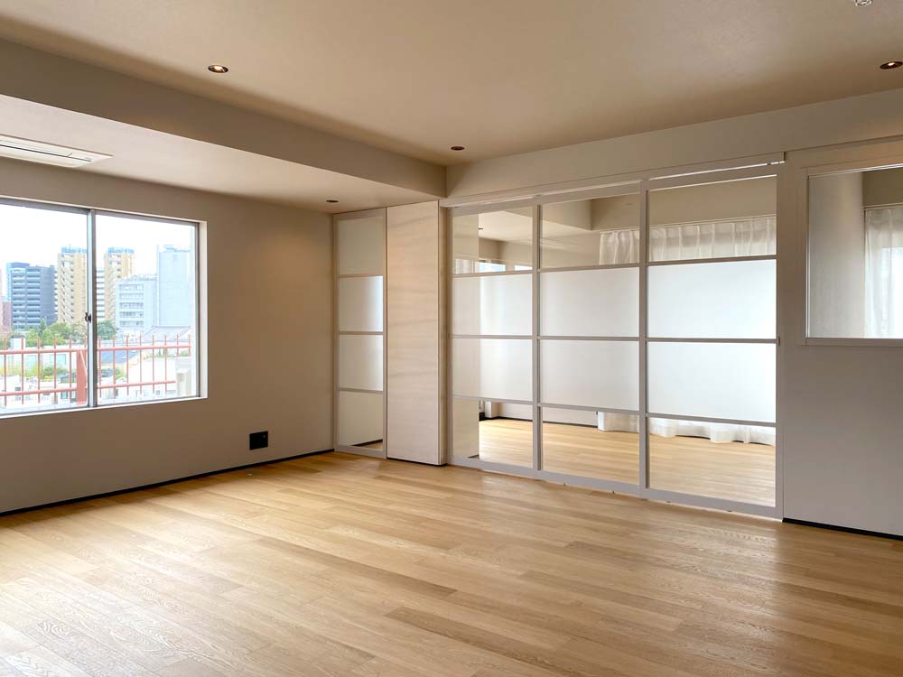 マンションリノベーション、東京リノベ 、ガラス入り扉、可動式間仕切り、室内窓