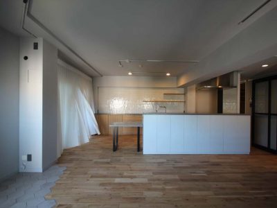 「アズ建設」のマンションリノベーション事例「経年変化を楽しむ素材とオリジナル家具で住みやすさ満点のマンションリノベ」
