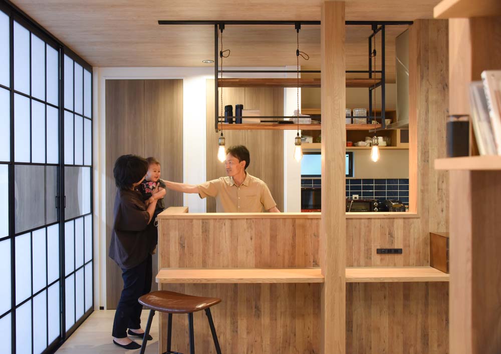 受け継いだ和風住宅をフルリノベーション。木の素材感が魅力のカフェ