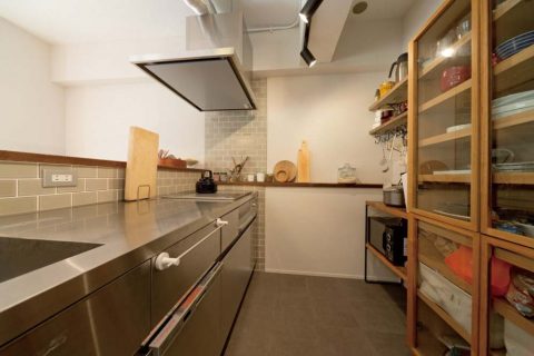 マンションリノベーション、a.design(エーデザイン) 、ステンレスキッチン、木製食器棚、キッチン収納