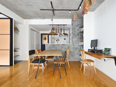 「夢工房」のマンションリノベーション事例「リビングから家電が見えないオープンキッチン。部分リノベでカフェのような住まいに」