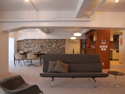 「HOUSETRAD(ハウストラッド)」のマンションリノベーション事例「4戸を1戸にスケルトンリノベーション。家具と素材が調和したミッドセンチュリースタイル」