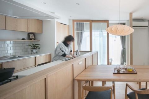 戸建てリノベーション、住工房、対面式キッチン、家事動線、インナーテラス
