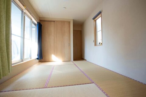 戸建てリノベーション、駿河屋、和室、ピンク畳縁、押し入れ
