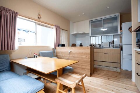 戸建てリノベーション、駿河屋、ダイニングキッチン、ベンチ、作業台