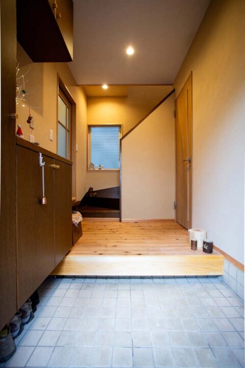 戸建てリノベーション、駿河屋、玄関収納、セパレート収納、子世帯