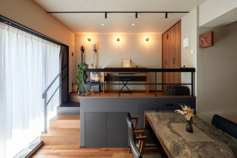 マンションリノベーション、KULABO(クラボ)、スキップフロア、ステージ、アイアン手すり
