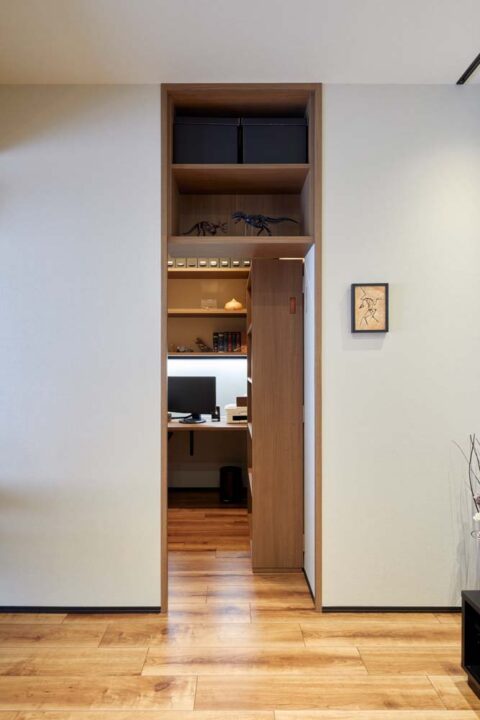 マンションリノベーション、KULABO(クラボ)、造作建具、本棚一体ドア、書斎