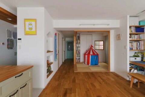 マンションリノベーション、夢工房、和室リビング、キッズスペース、本棚