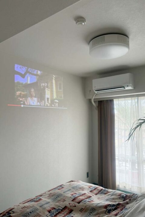 マンションリノベーション、インテリックス空間設計、プロジェクター、寝室、壁スクリーン