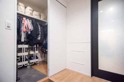 マンションリノベーション、マイリノbyグローバルベイス、シューズインクローゼット、玄関収納、スポーツ用品置き場