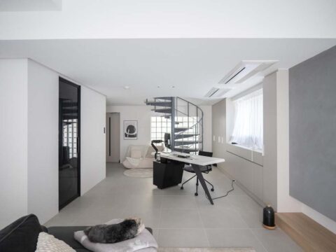 マンションリノベーション、CLOCK(クロック)、螺旋階段、ワークスペース、玄関ホールなし