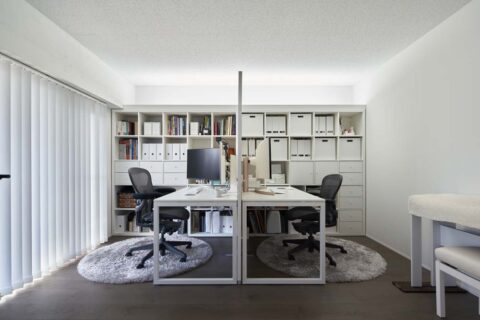 マンションリノベーション、アートリフォーム、ワークスペース、対面配置、本棚