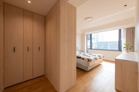 マンションリノベーション、H2DO一級建築士事務所、可動式本棚、自然素材、壁面収納