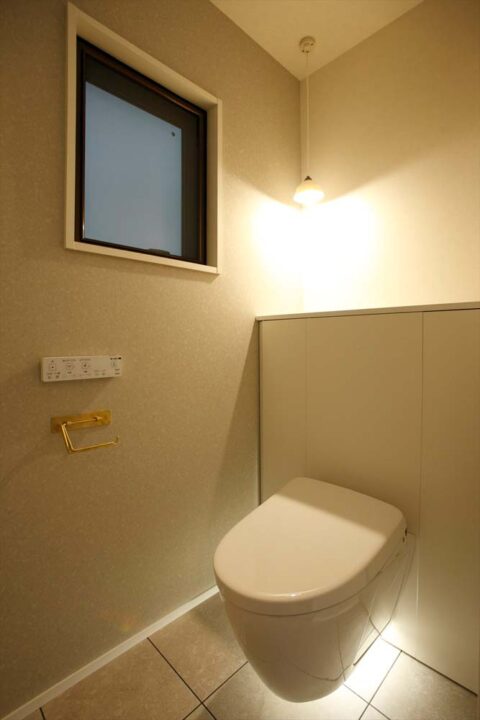 戸建てリノベーション、水工房、間接照明、タンクレストイレ、タイル床