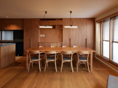 「水工房」の戸建リノベーション事例「造作キッチン＆収納で変形間取りをフル活用！鉄骨造4階建て住宅のスケルトンリノベーション」
