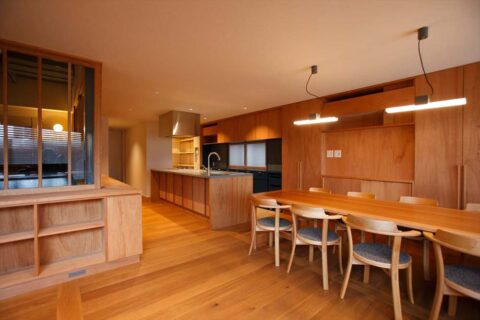 戸建てリノベーション、水工房、造作キッチン、造作収納、ラワン材