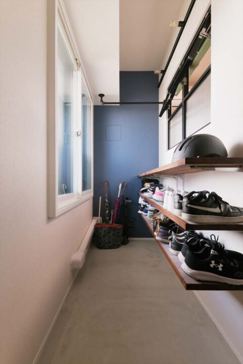 マンションリノベーション　スタイル工房　玄関土間　アクセントクロス