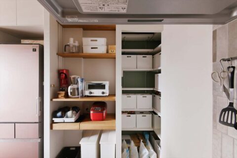 マンションリノベーション　スタイル工房　キッチン　オープン棚　パントリー