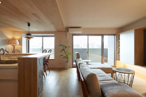 マンションリノベーション、アートリフォーム、ロータイプソファ、壁収納、ホテルライク