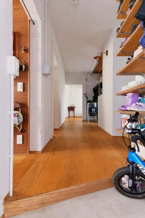 マンションリノベーション、ゼロリノベ、玄関収納、斜めの玄関框、オープン収納