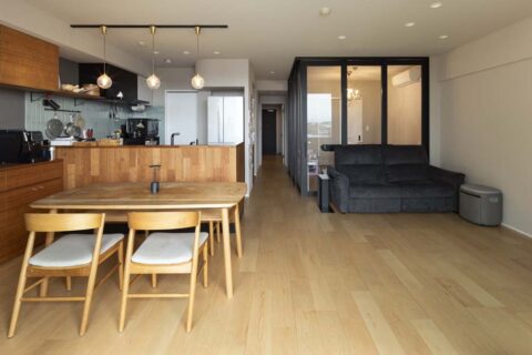 マンションリノベーション、Renomama(リノまま)、ガラス引き戸、視線の抜け、ダクトレール