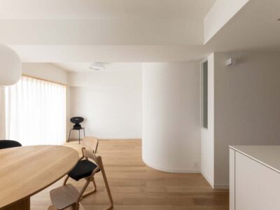 「古谷野工務店」のリノベーション事例「アール壁を中心に回遊動線をつくったリノベーション。少しの工夫で、くらしやすく美しく」