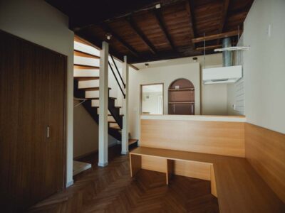 「アズ建設」の戸建リノベーション事例「築100年の長屋をフルリノベ。造作家具でつくる和とヨーロッパのミックススタイル」