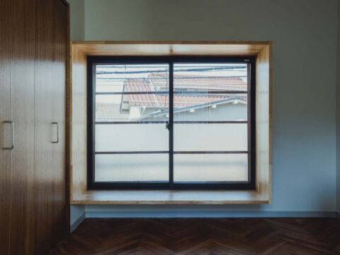 戸建てリノベーション、アズ建設、ヌック、窓枠、ベンチ