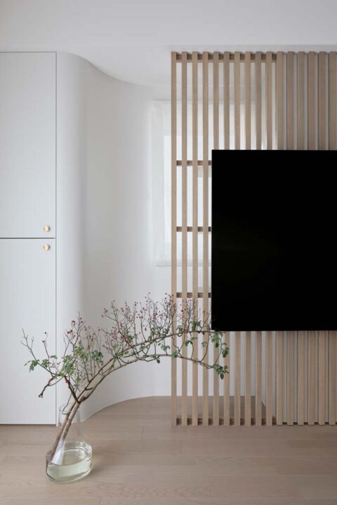 マンションリノベーション、KULABO(クラボ)、ルーバー、壁掛けテレビ、縦格子