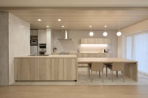 マンションリノベーション、KULABO(クラボ)、折り下げ天井、キッチン一体ダイニング、家事動線