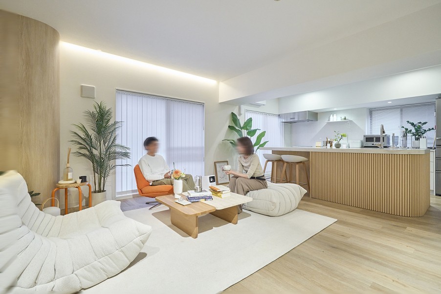 リノベーション事例「オーダーキッチンで理想の住まいを実現。アールを効果的に取り入れたマンションリノベーション」