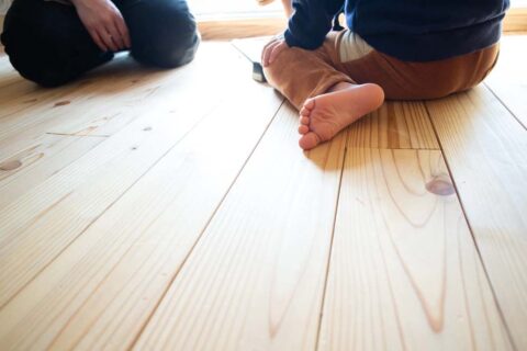 マンションリノベーション、駿河屋、杉無垢、自然素材、裸足