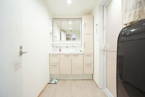 マンションリノベーション、駿河屋、洗面脱衣室、洗濯機置き場、隠す収納