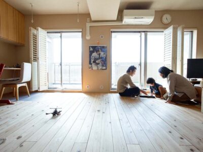 「駿河屋」のリノベーション事例「戸建ての良さを感じるマンションリノベーション。たっぷりの自然素材と間取りの工夫で快適に」