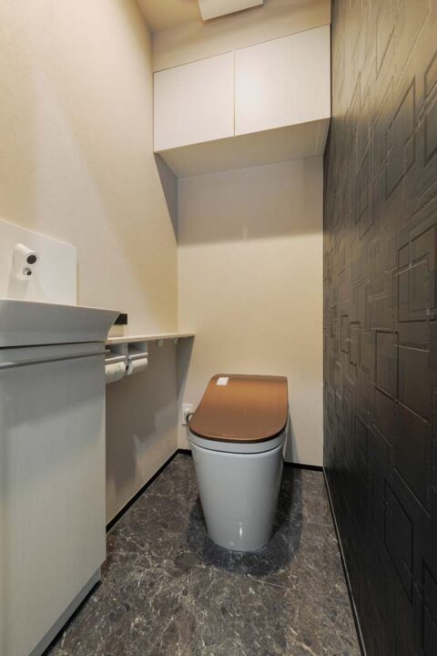 戸建てリノベーション、One's Life Home、タンクレス、トイレ手洗い器、吊戸棚