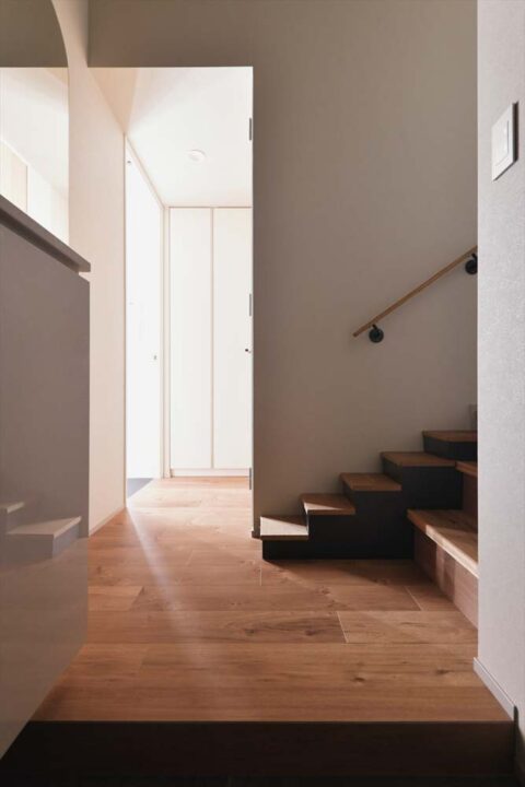 マンションリノベーション　スタイル工房　玄関ホール　階段